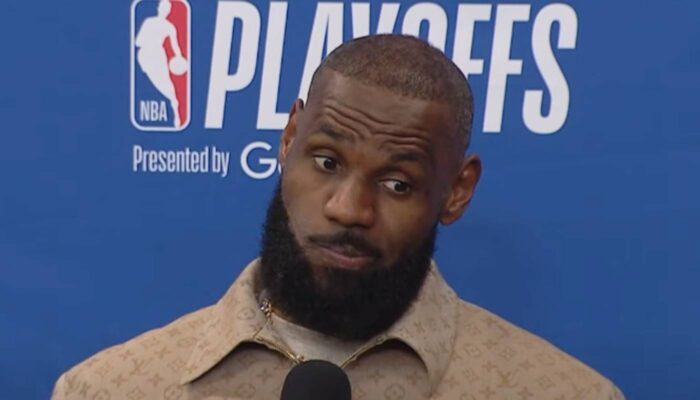 LeBron James en conférence de presse pour les Lakers