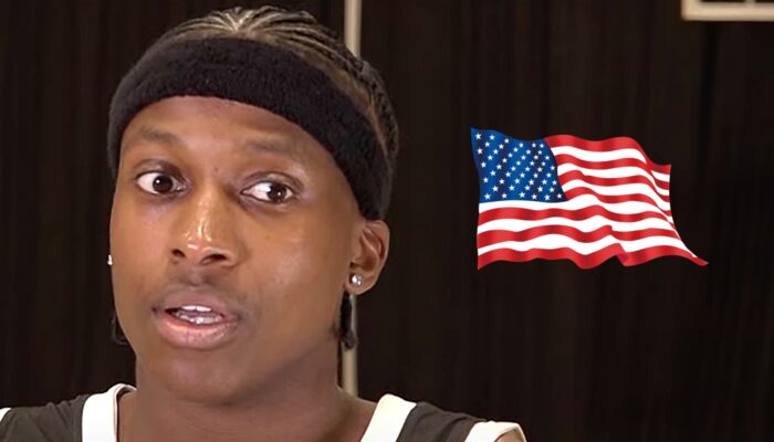 L'ancien meneur NBA français Frank Ntilikina, ici accompagné du drapeau des États-Unis